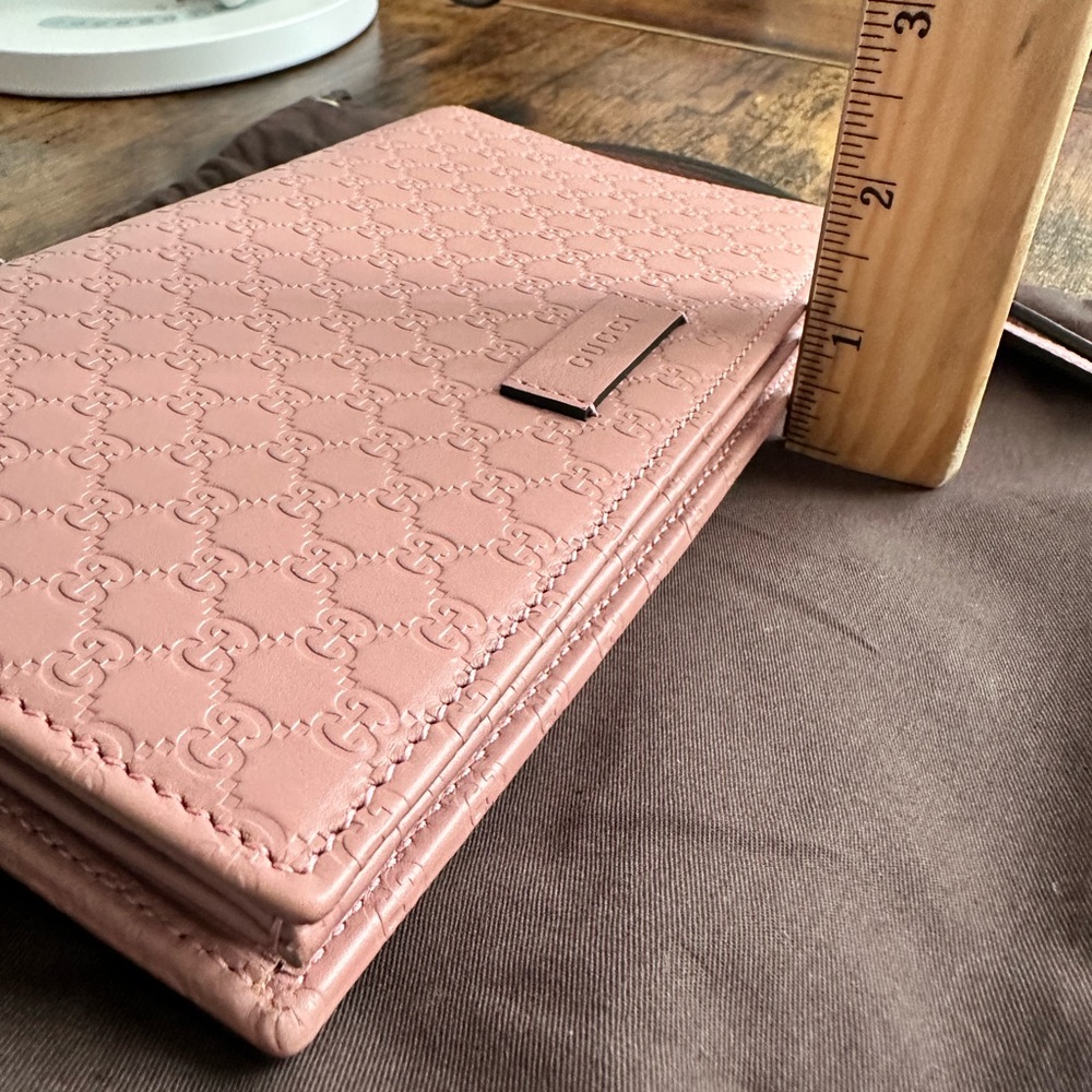 Gucci Micro GG Guccissima leather crossbody wallet - Picture 2 of 8